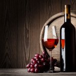 garrafas e rolhas de vinho